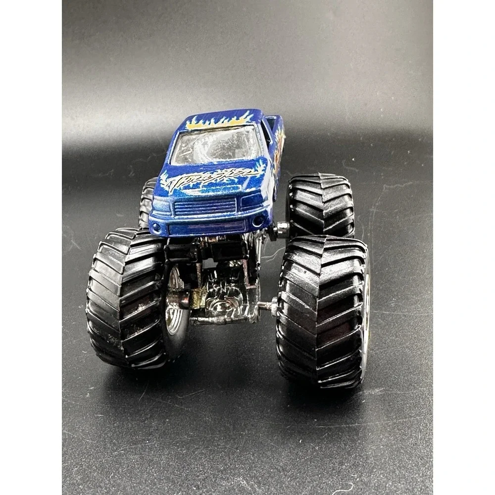 Hot Wheels Monster Jam Thrasher 1:64 Diecast Monster Truck Lightning Bolts